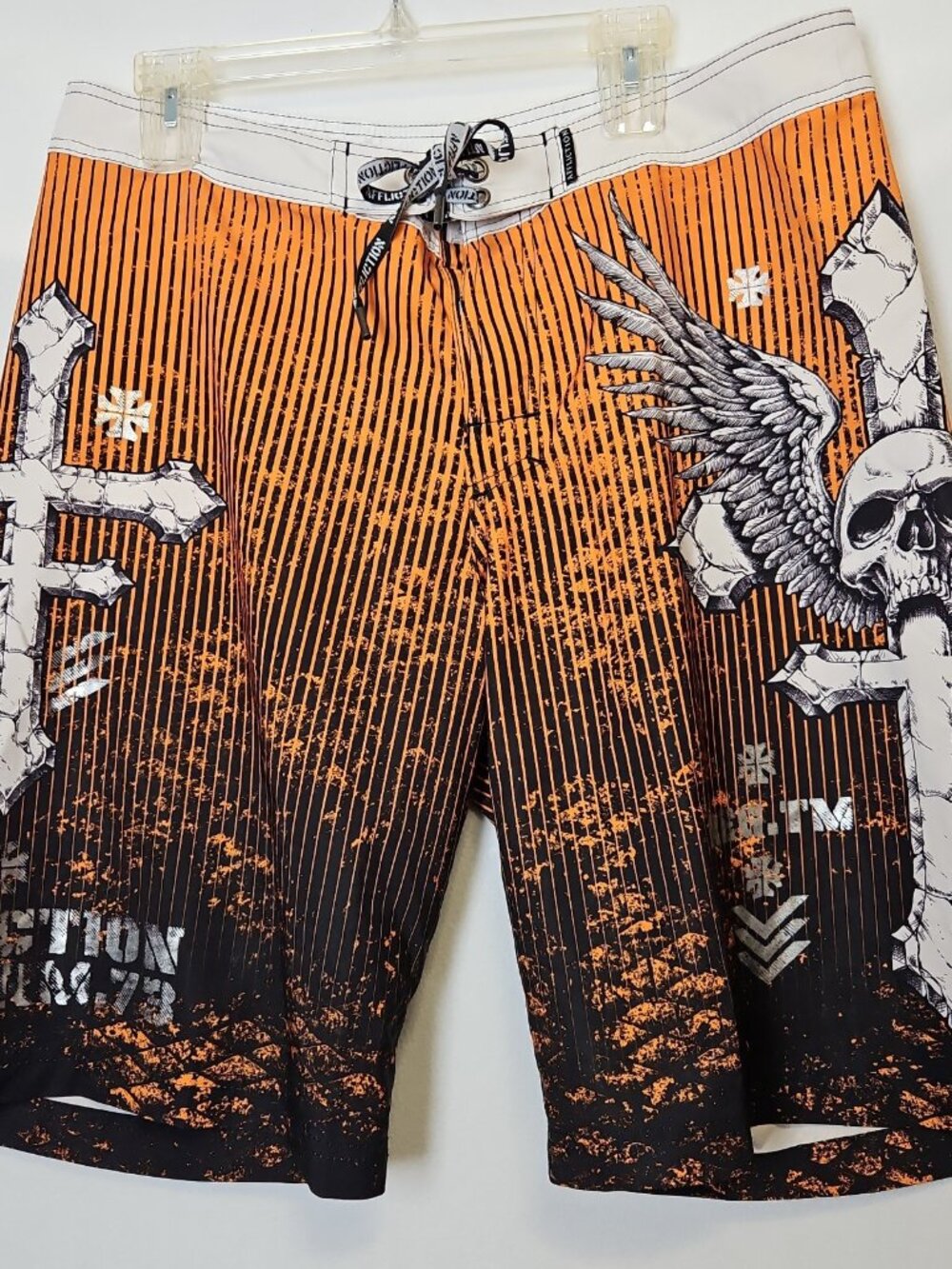 Affliction Tronic Board Shorts Mens Sz 34 Skull Cross Wings Orange Black White